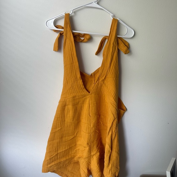 Yellow short overalls size medium from shein - Picture 2 of 3